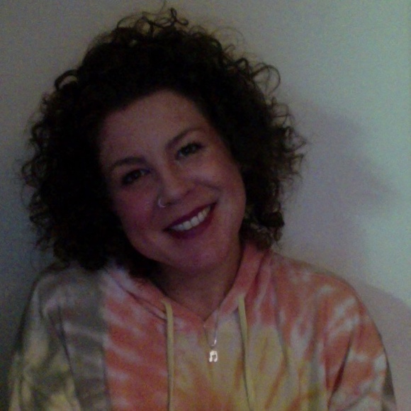 Meet your Posher, Julianne - Picture 1 of 1